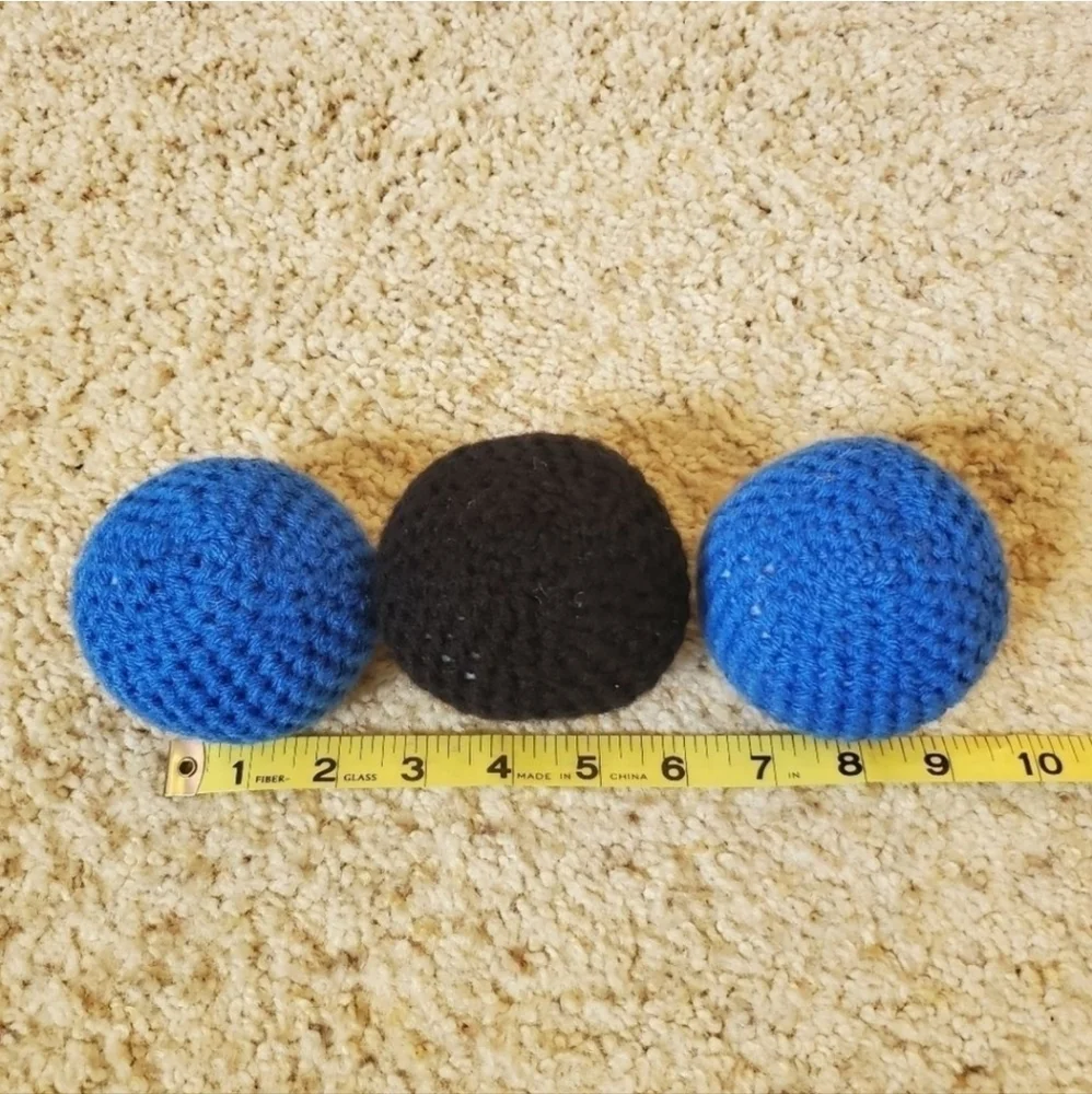 Non squeaky crochet dog cat toy. 3 non squeaky balls. Homemade